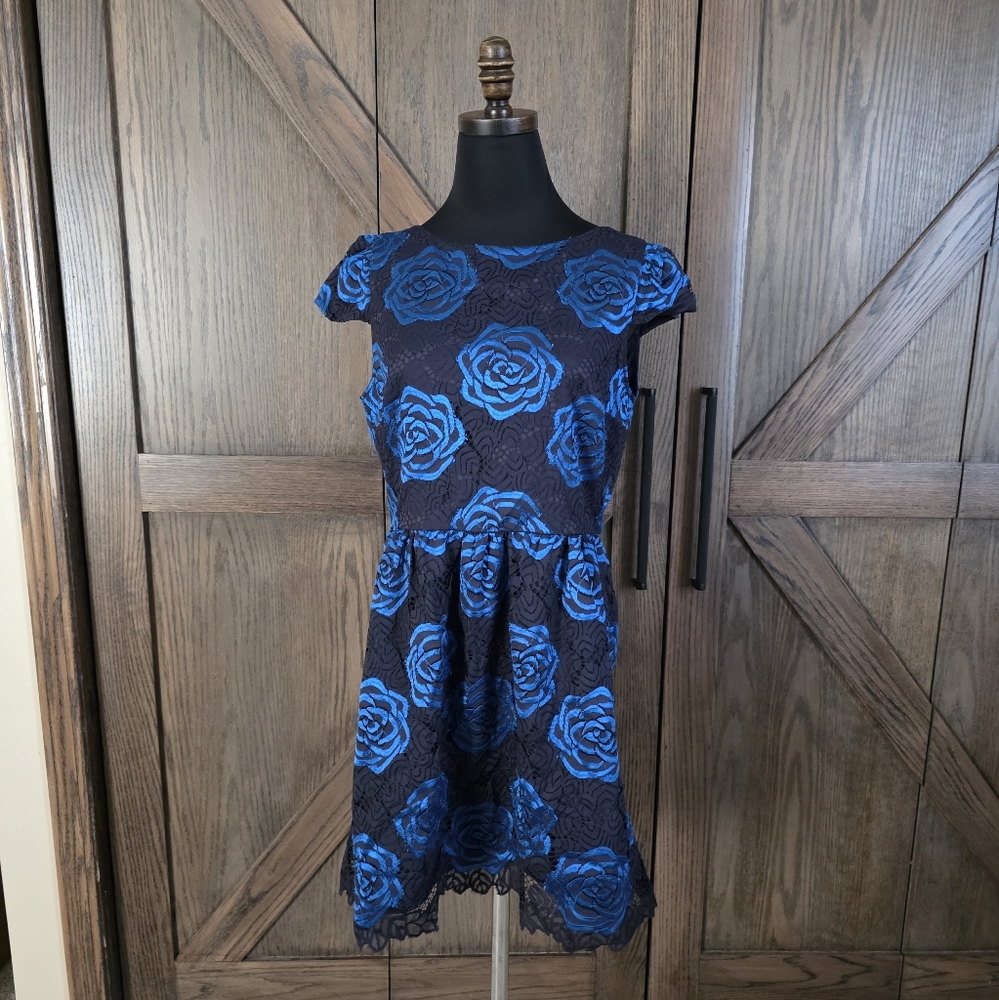 NWOT Alice + Olivia Black and Blue Rose Mini Dress
